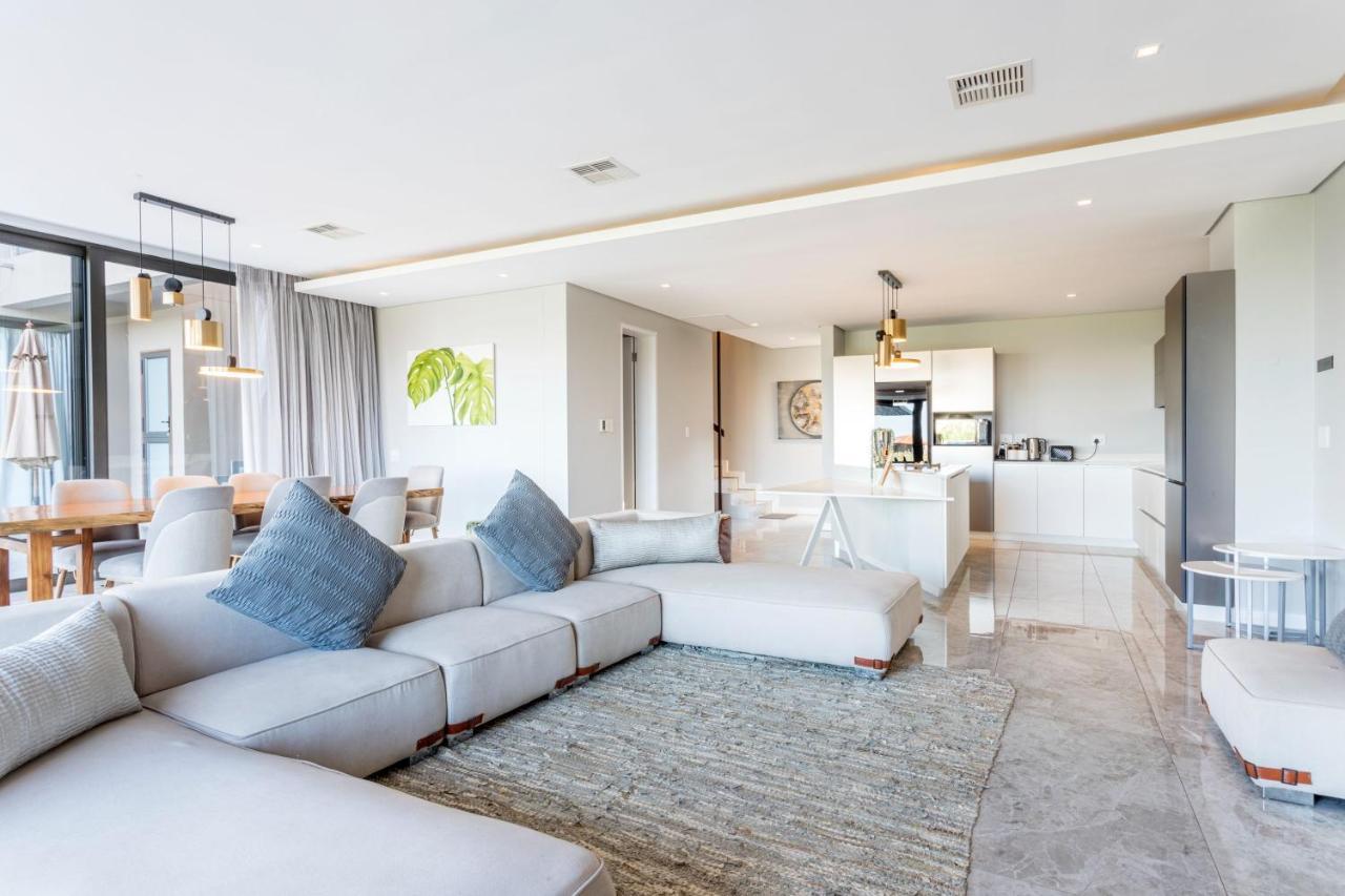 10-11 Ocean's Edge, Zimbali - 8 Bedroom Villa *