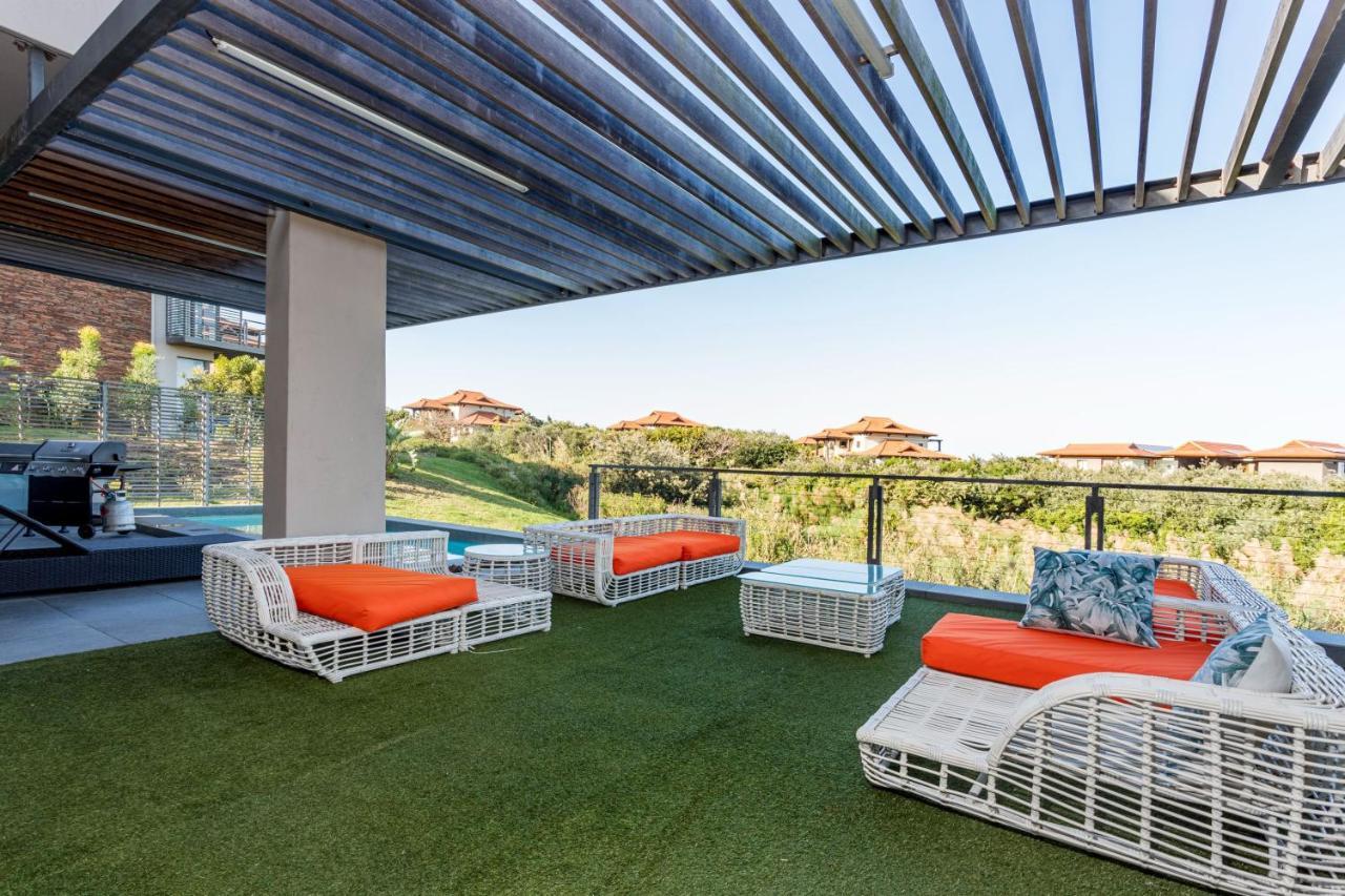 10-11 Ocean's Edge, Zimbali - 8 Bedroom Villa *