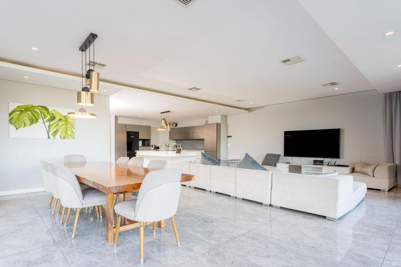 10-11 Ocean's Edge, Zimbali - 8 Bedroom Villa Ballito