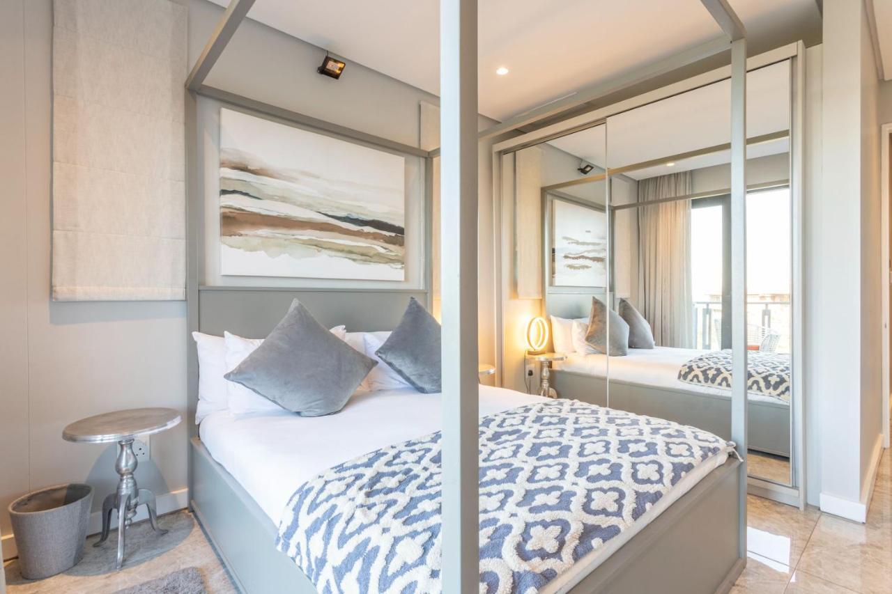 10-11 Ocean's Edge, Zimbali - 8 Bedroom Villa Ballito