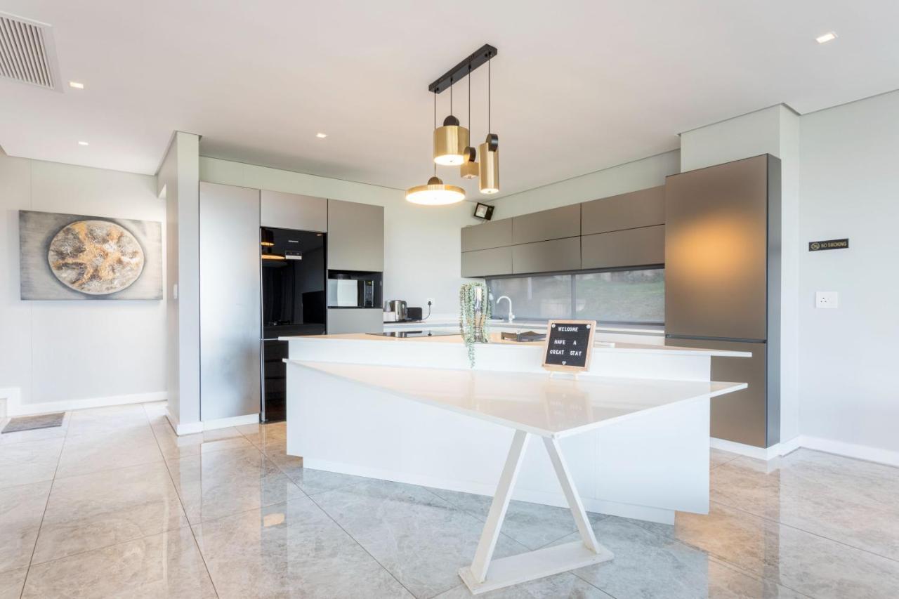 10-11 Ocean's Edge, Zimbali - 8 Bedroom Ballito