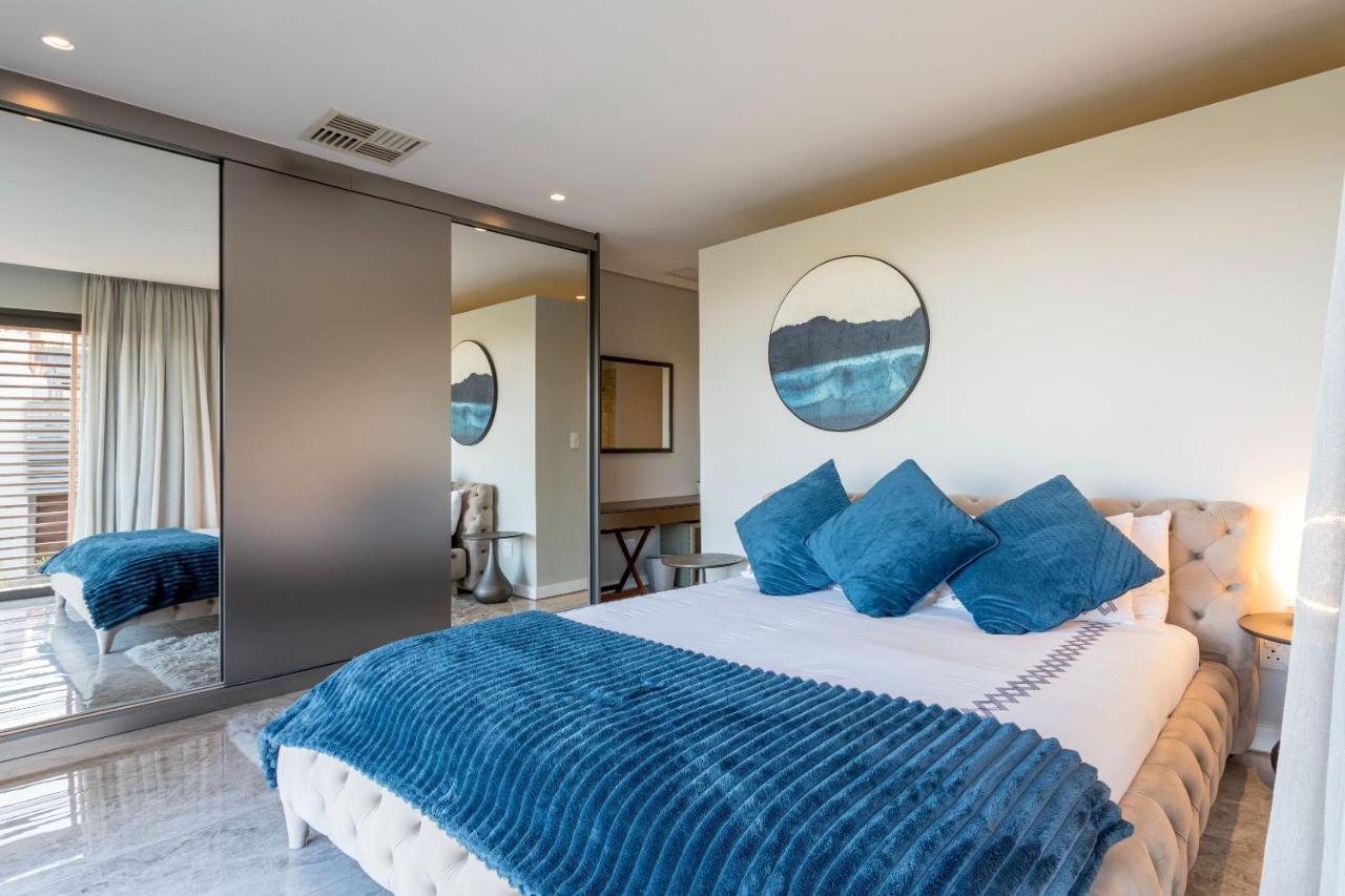 10-11 Ocean's Edge, Zimbali - 8 Bedroom * Ballito