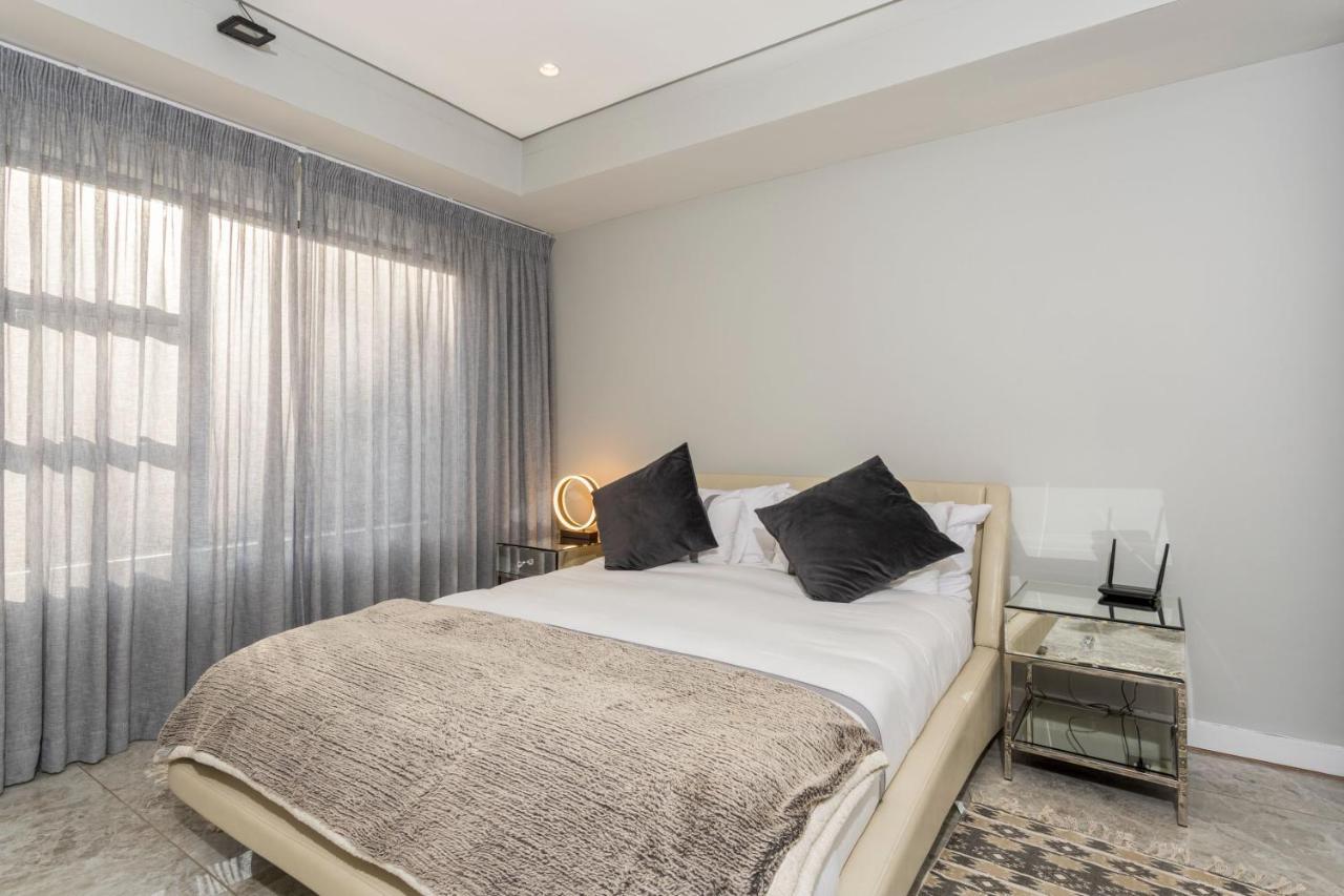 10-11 Ocean's Edge, Zimbali - 8 Bedroom Villa